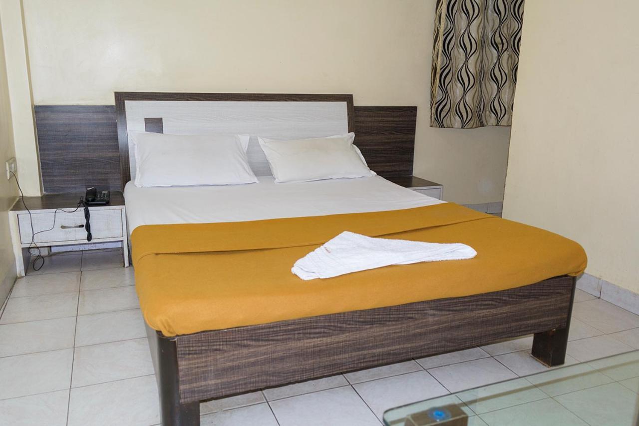 Hotel Mukesh Residency Πούνε Εξωτερικό φωτογραφία