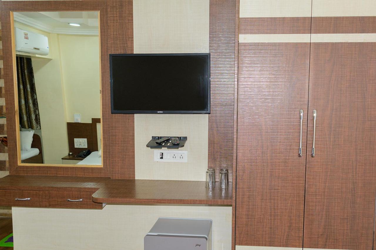 Hotel Mukesh Residency Πούνε Εξωτερικό φωτογραφία